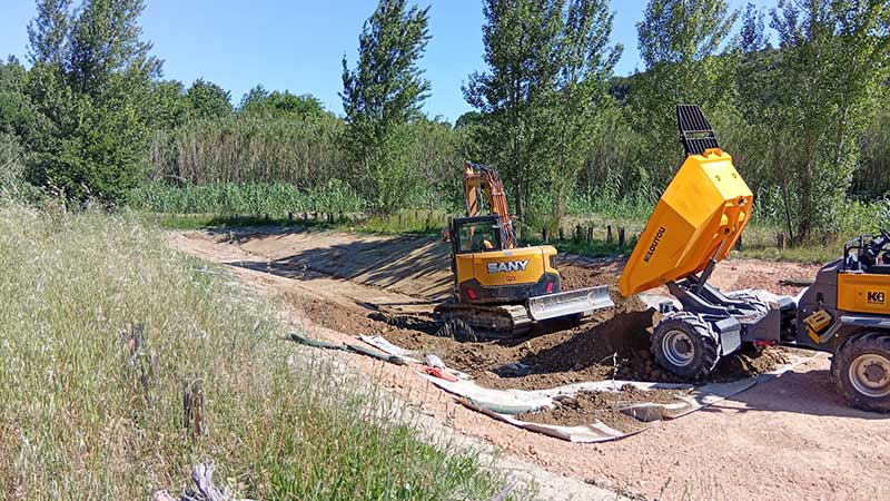 Apport de terre végétale pour la mare Apport de terre végétale pour la mare
