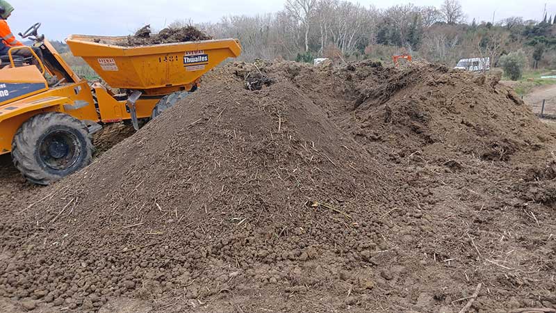 Évacuation des terres contaminées par la canne Évacuation des terres contaminées par la canne de Provence